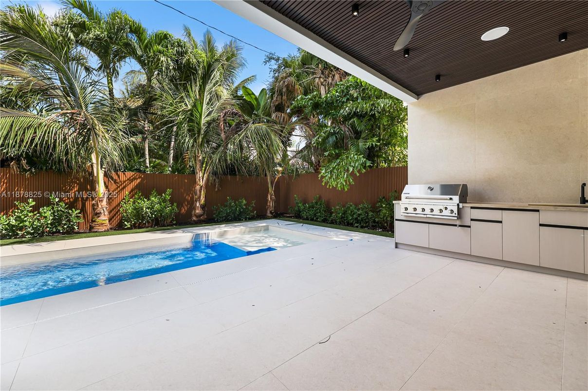 Exterior, Outdoor Kitchen, Pool