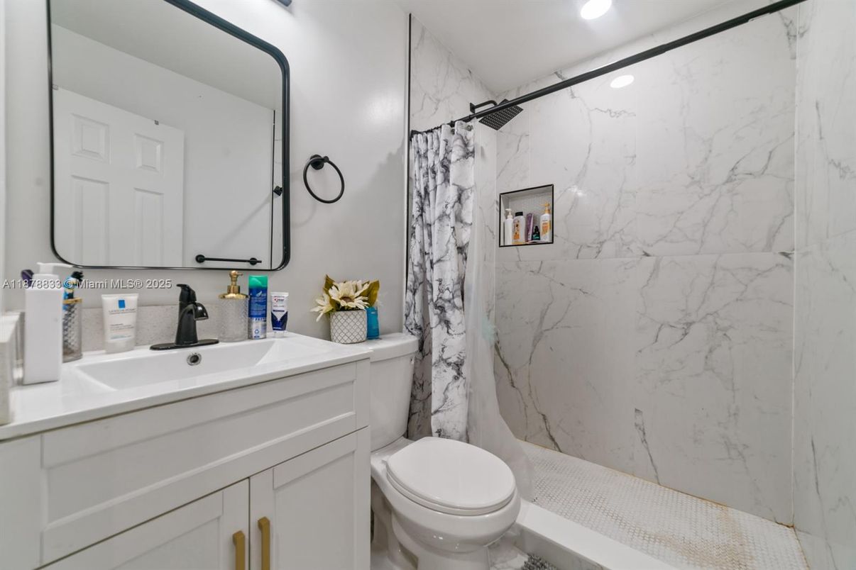 Bathroom, Interior, Marble Walls, Recessed Lighting