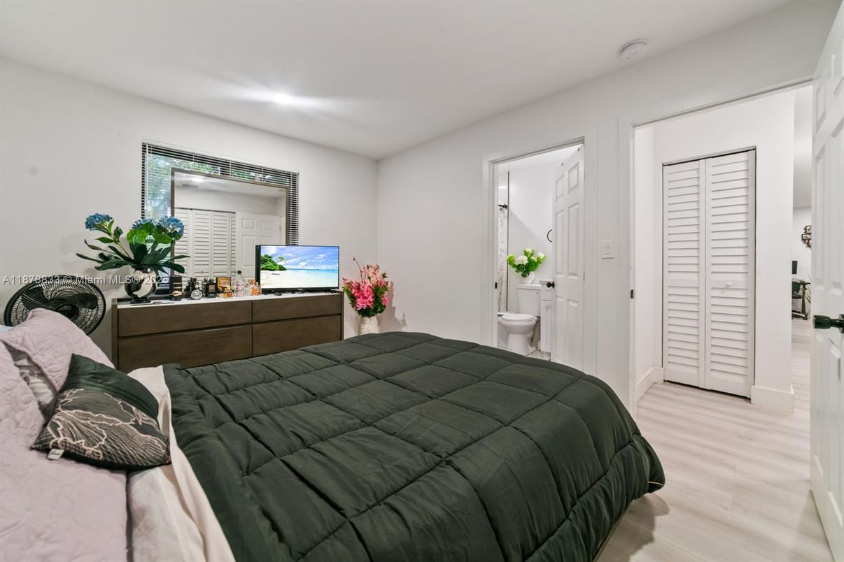 Bathroom, Bedroom, Interior, Recessed Lighting, Wood Texture Flooring