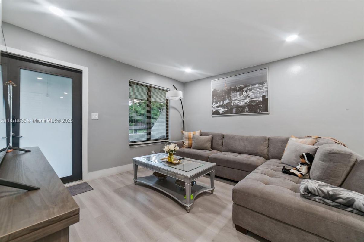 Interior, Living room, Recessed Lighting, Wood Texture Flooring