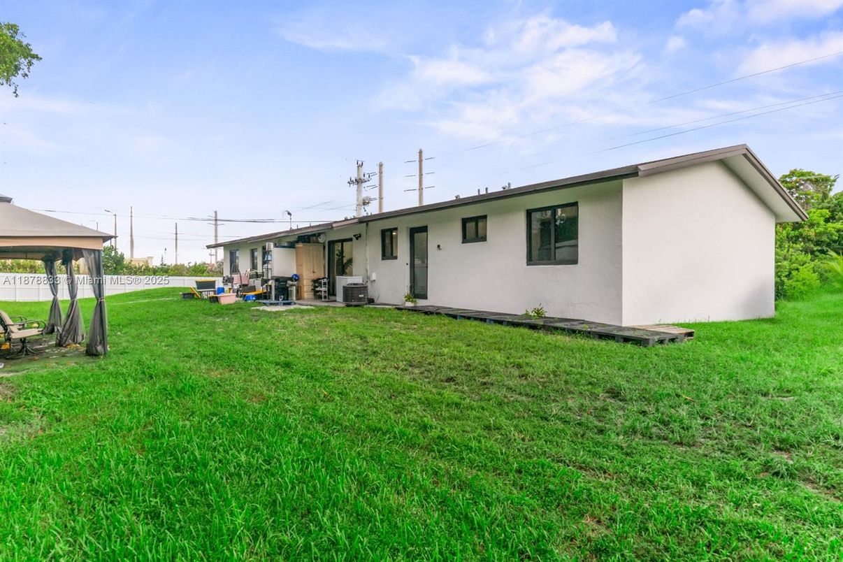 Backyard, Exterior