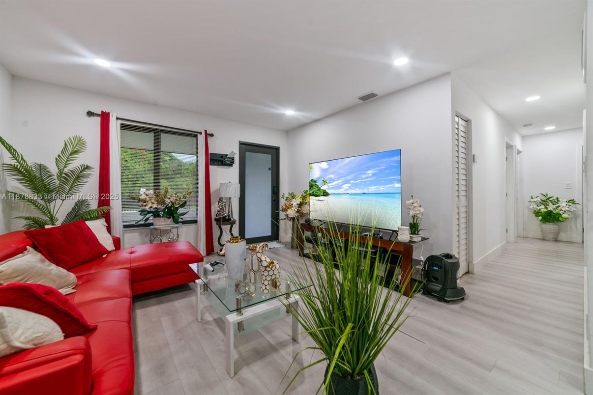 Interior, Living room, Recessed Lighting, Wood Texture Flooring