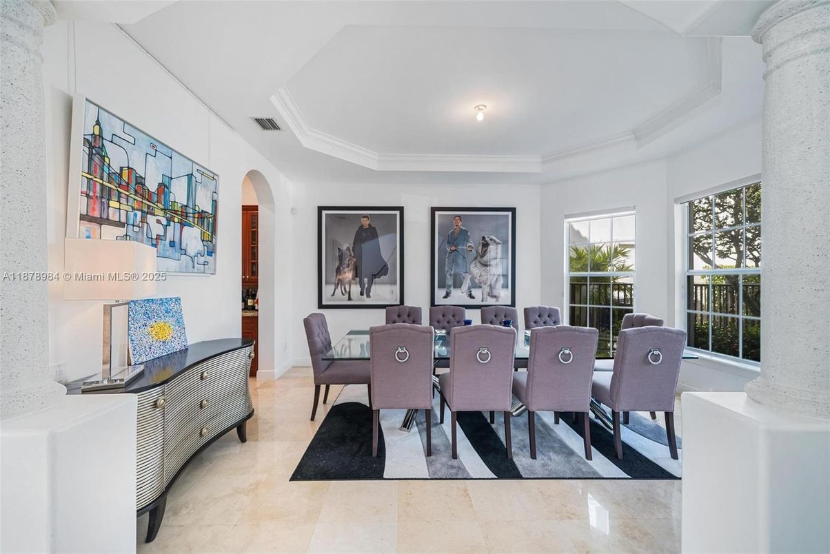 Dining room, Interior