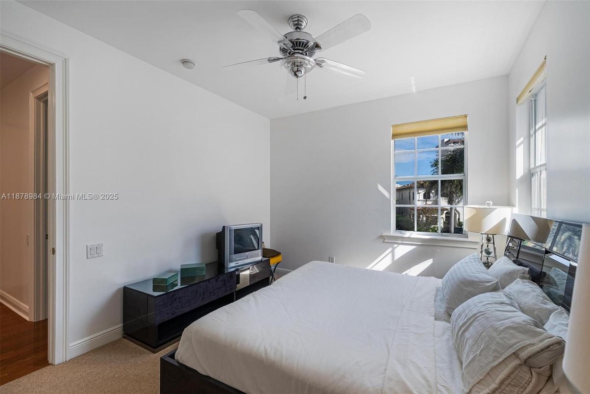 Bedroom, Interior, Water