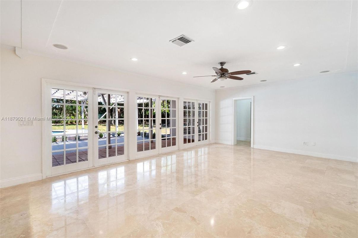 Empty room, Interior, Recessed Lighting