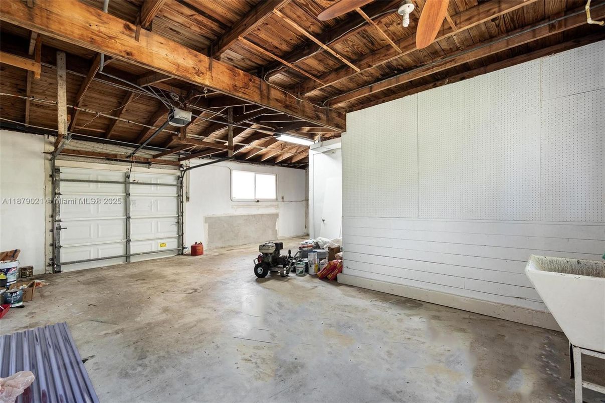 Garage, Interior, Wooden Beams, Wooden Ceilings
