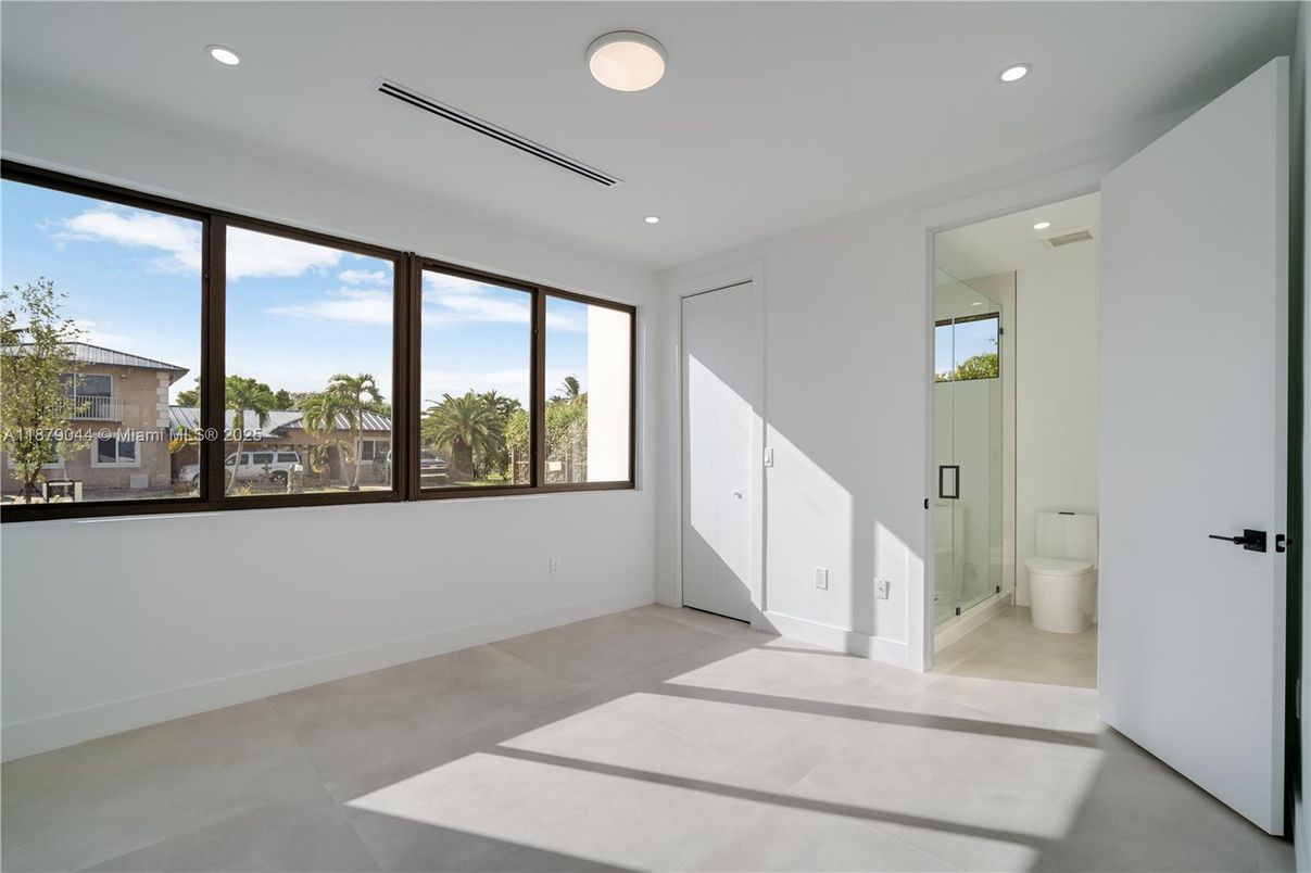 Bathroom, Empty room, Interior, Recessed Lighting
