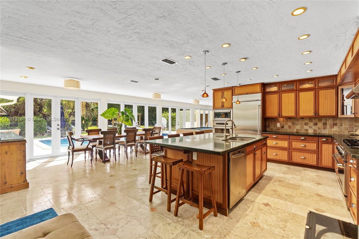 Dining room, Interior, Kitchen, Pendant Lights, Recessed Lighting, Stainless Steel Appliances