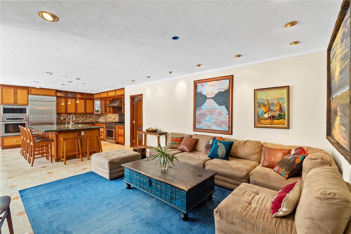 Interior, Kitchen, Living room, Pendant Lights, Recessed Lighting, Stainless Steel Appliances