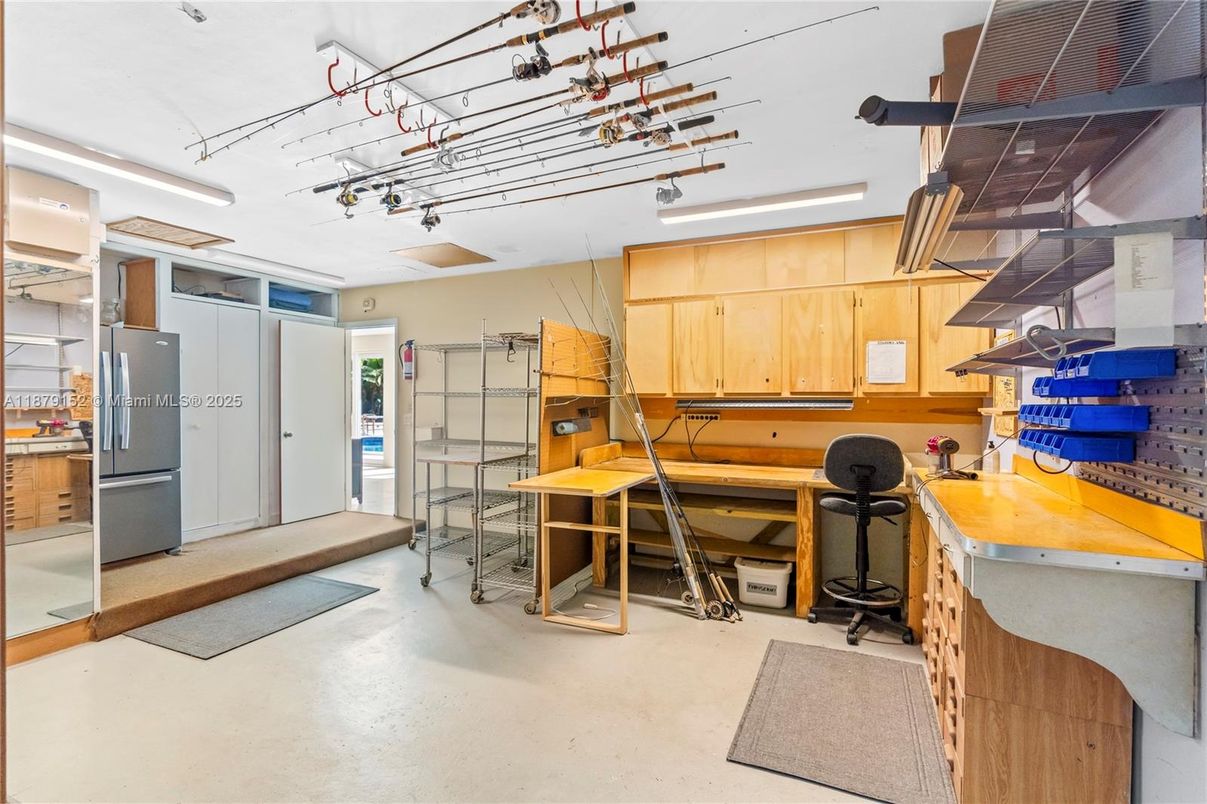 Home Office, Interior