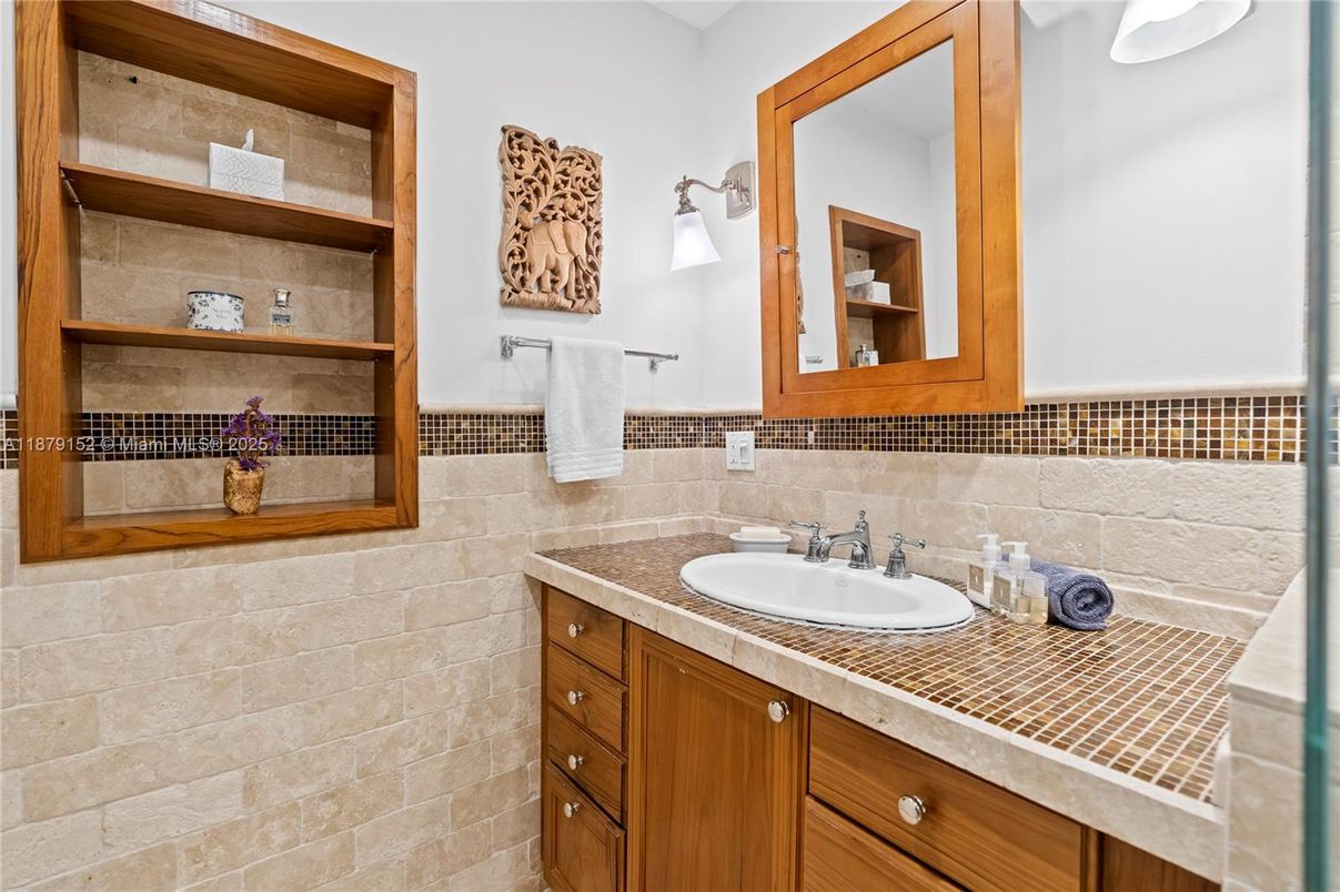Bathroom, Interior, Tile Countertops