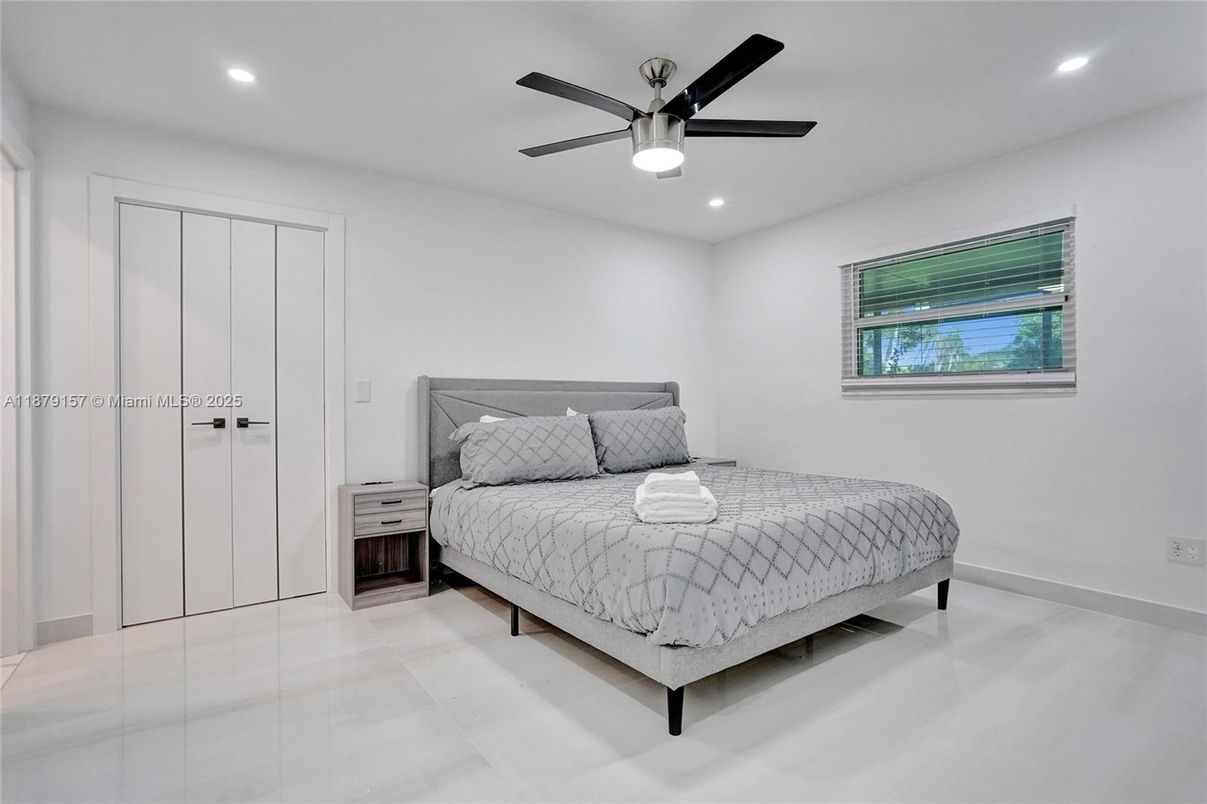 Bedroom, Interior, Recessed Lighting