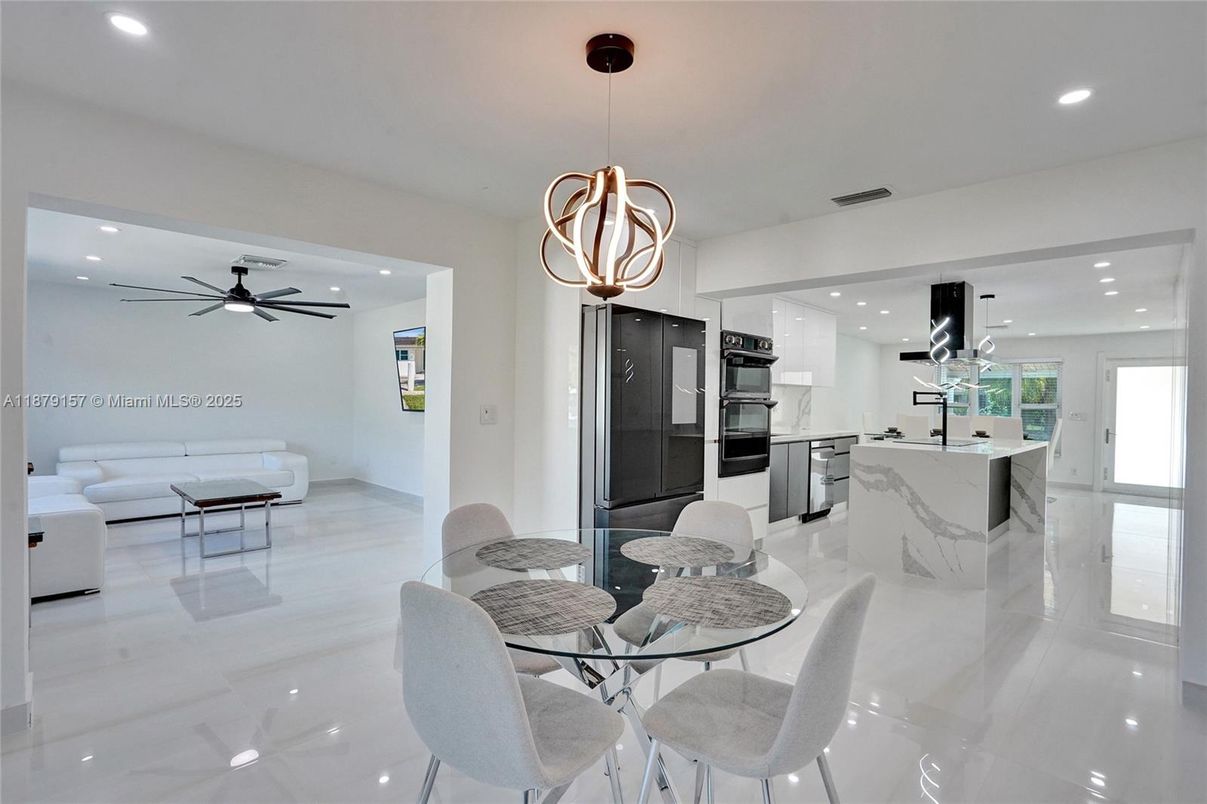 Dining room, Interior, Kitchen, Living room, Pendant Lights, Recessed Lighting, Stainless Steel Appliances