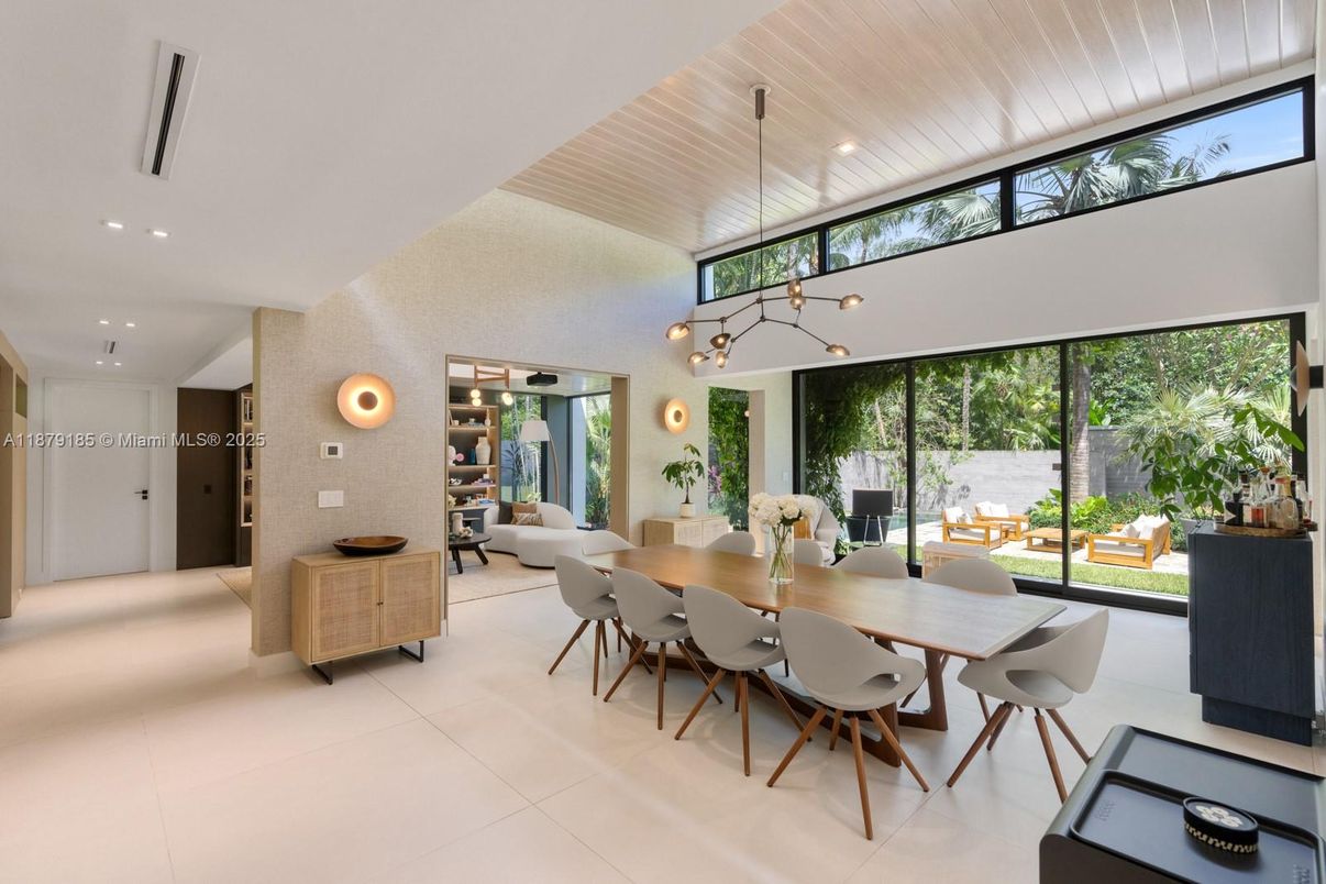 Dining room, Interior, Pendant Lights, Recessed Lighting