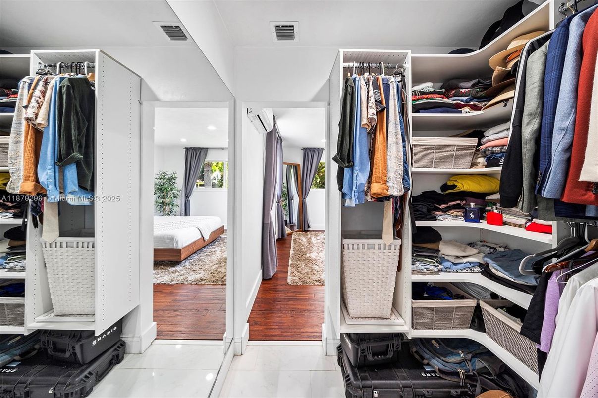 Interior, Walk-in Closets, Wood Texture Flooring