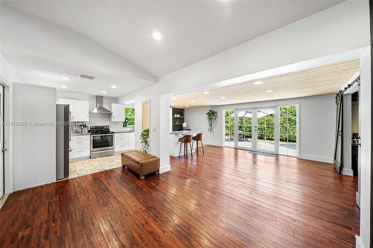 Dining room, Interior, Kitchen, Recessed Lighting, Stainless Steel Appliances, Wood Texture Flooring