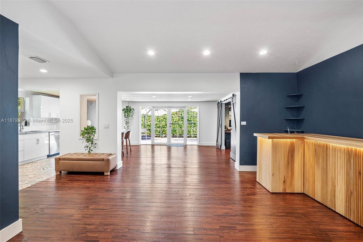 Interior, Recessed Lighting, Wood Texture Flooring