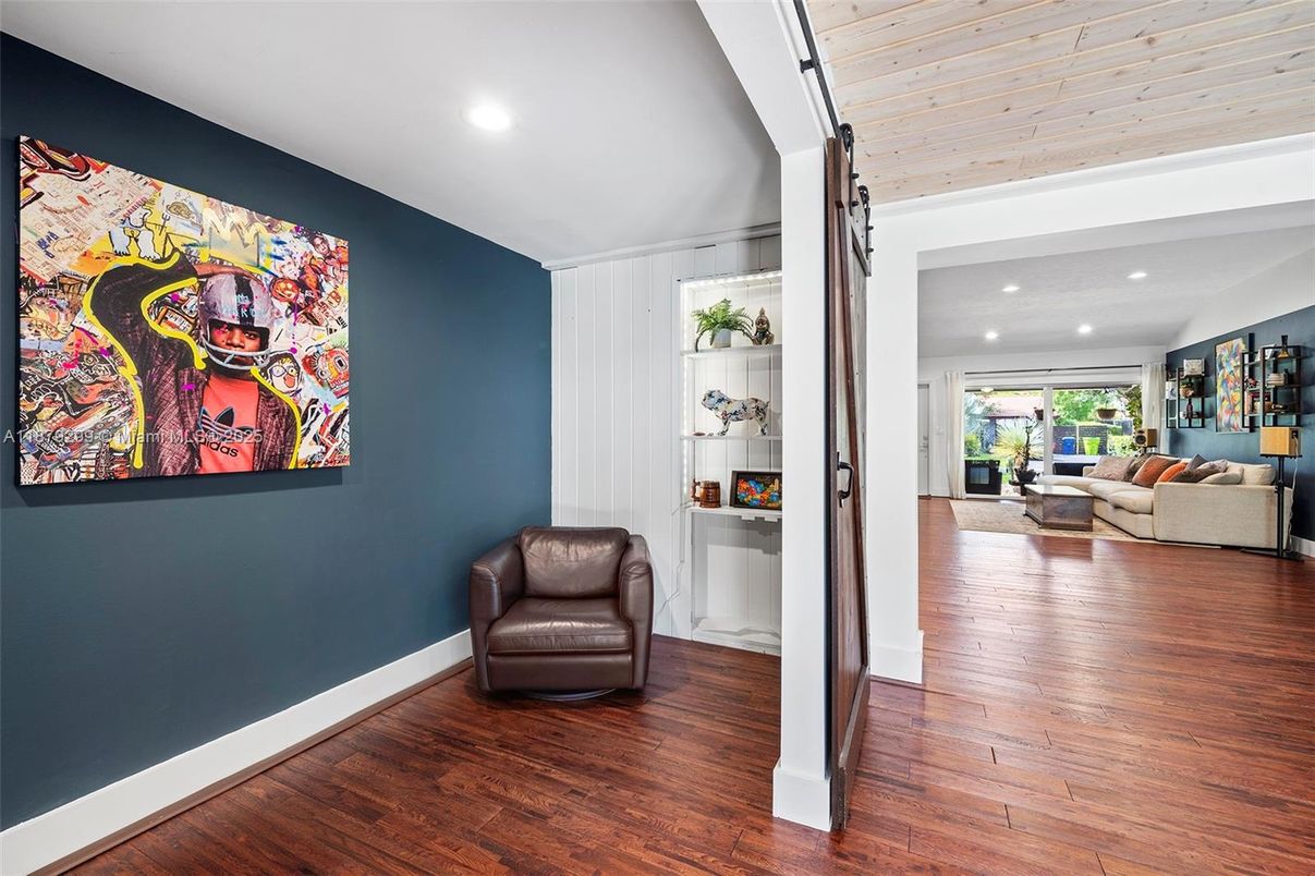 Interior, Living room, Recessed Lighting, Wood Texture Flooring