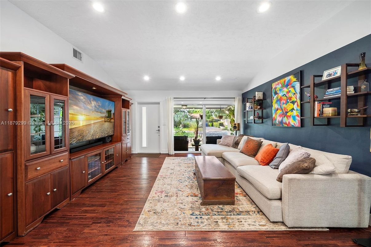 Interior, Living room, Recessed Lighting, Wood Texture Flooring