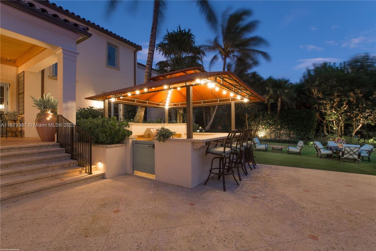 Exterior, Outdoor Kitchen