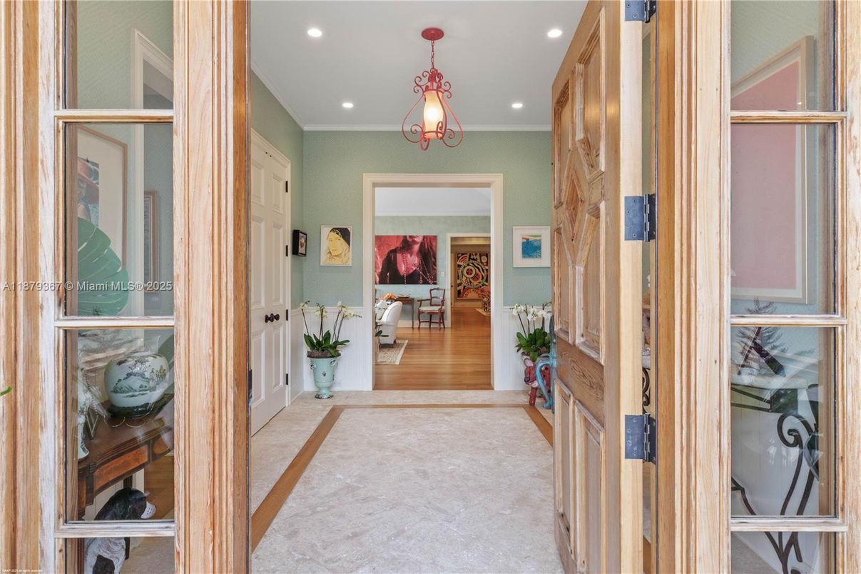 Interior, Pendant Lights, Recessed Lighting, Wood Texture Flooring