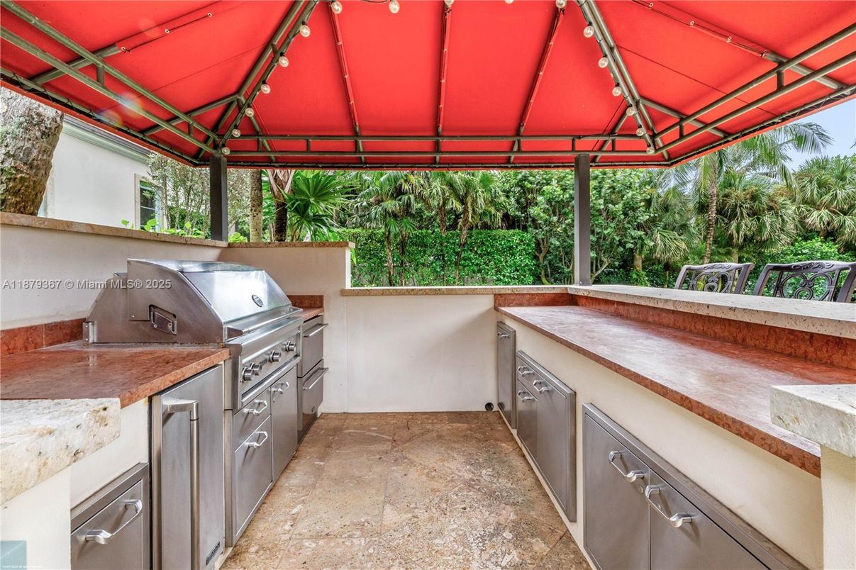 Exterior, Outdoor Kitchen