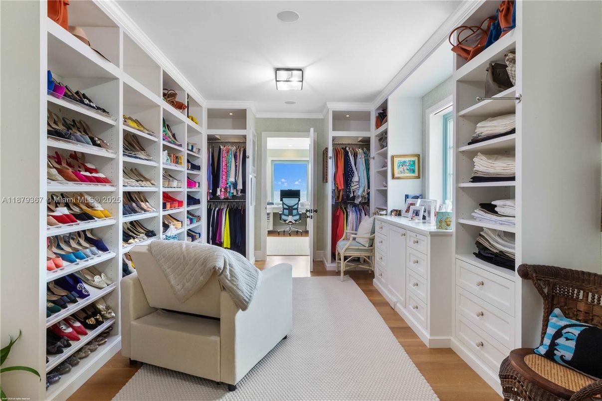 Interior, Walk-in Closets, Wood Texture Flooring