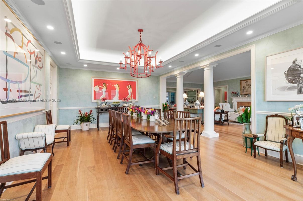 Chandelier, Dining room, Interior, Recessed Lighting, Wood Texture Flooring