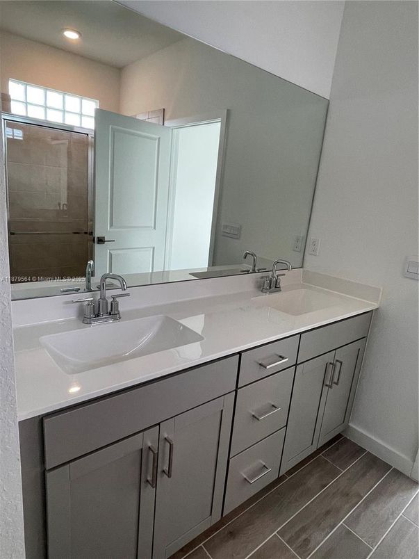 Bathroom, Dual Sink Vanities, Interior, Recessed Lighting