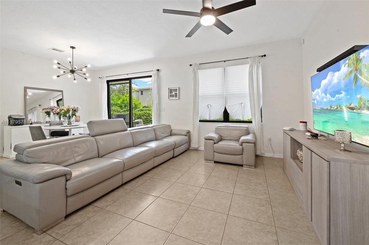 Dining room, Interior, Living room, Pendant Lights