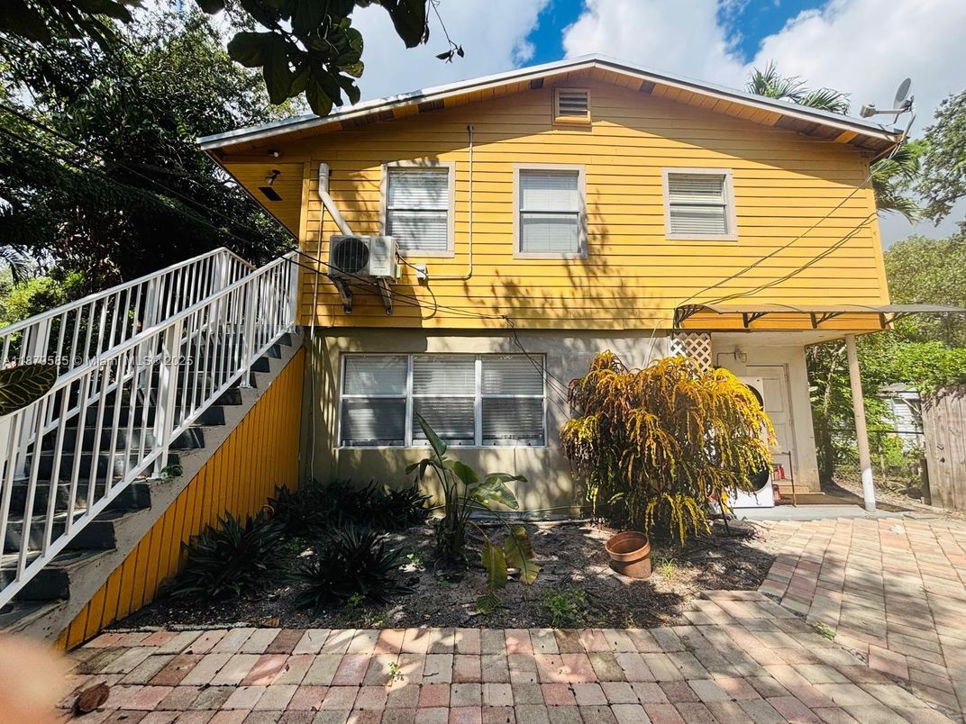 Exterior, Facade, None