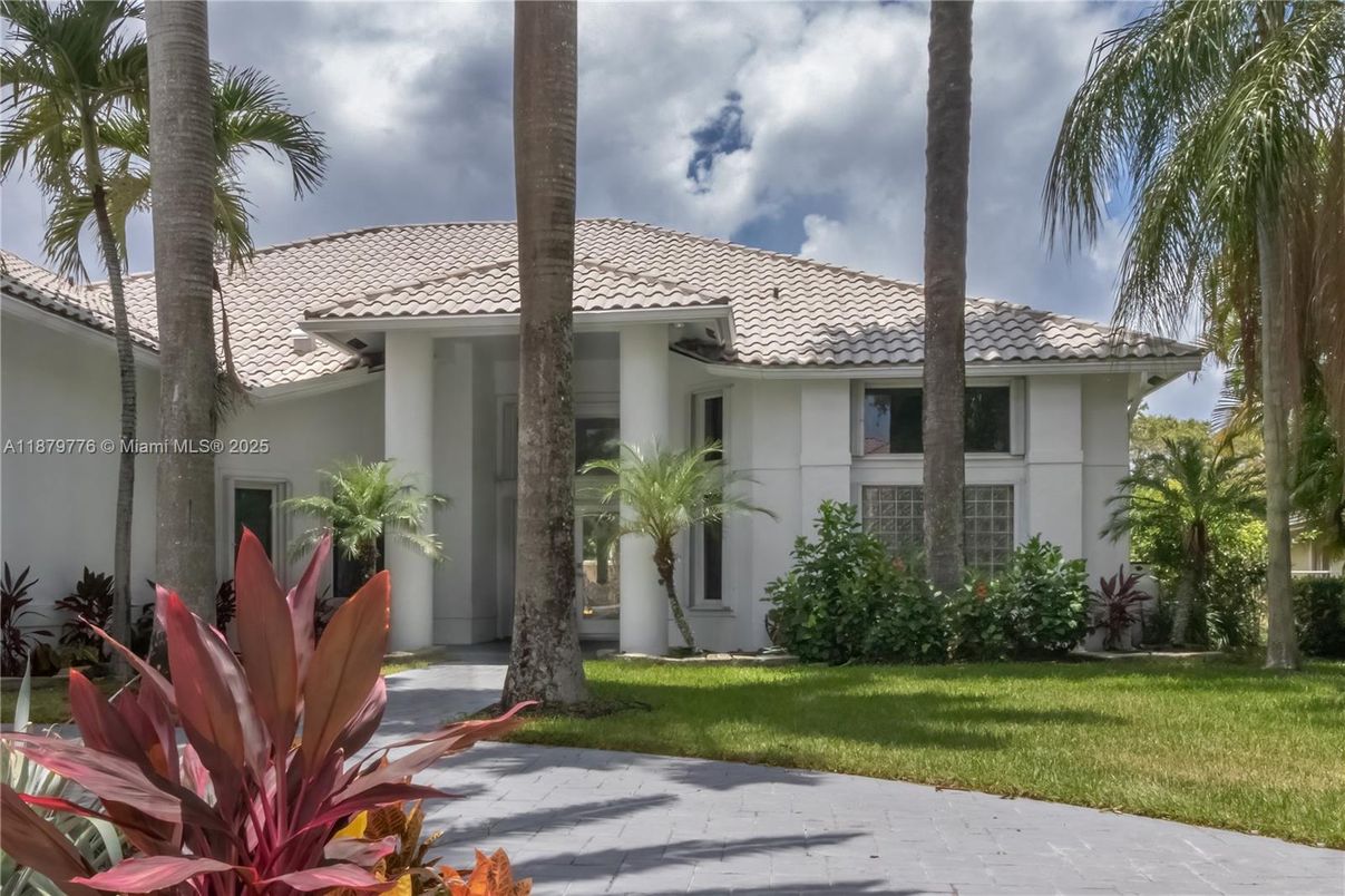 Backyard, Exterior, Facade, Mediterranean