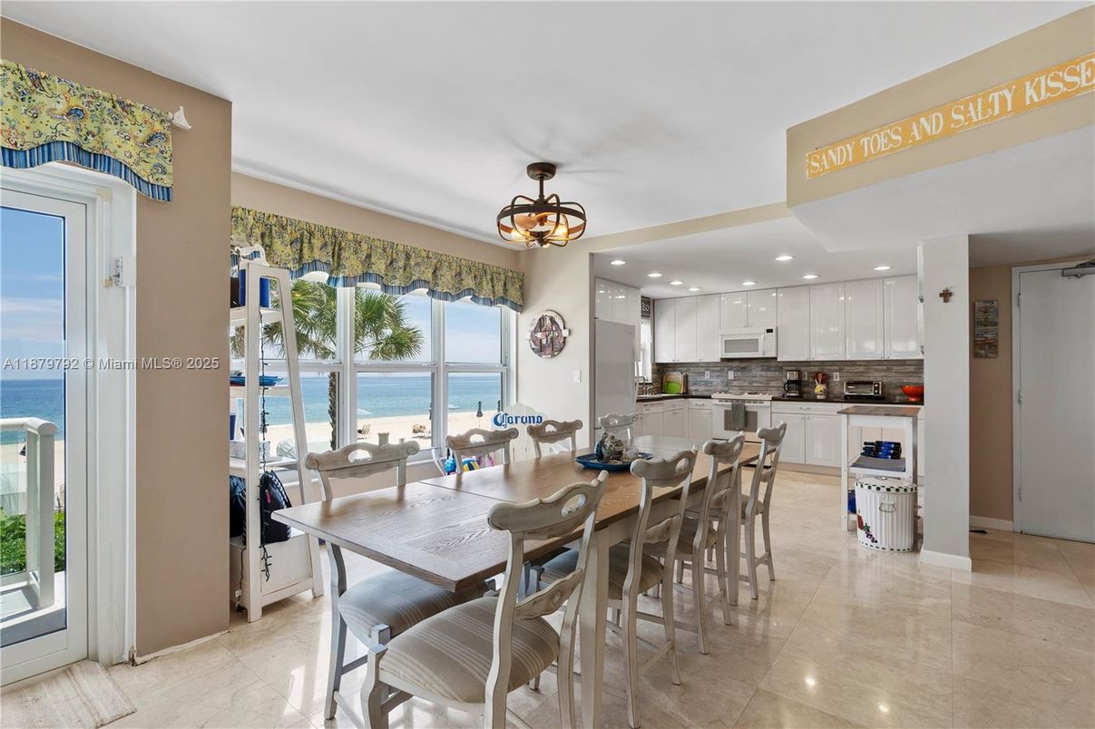 Dining room, Interior, Kitchen, Recessed Lighting, Water