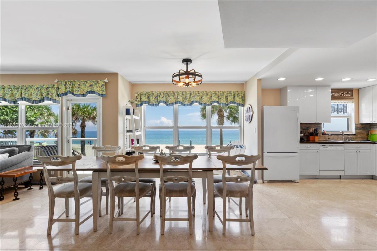 Dining room, Interior, Kitchen, Recessed Lighting, Water
