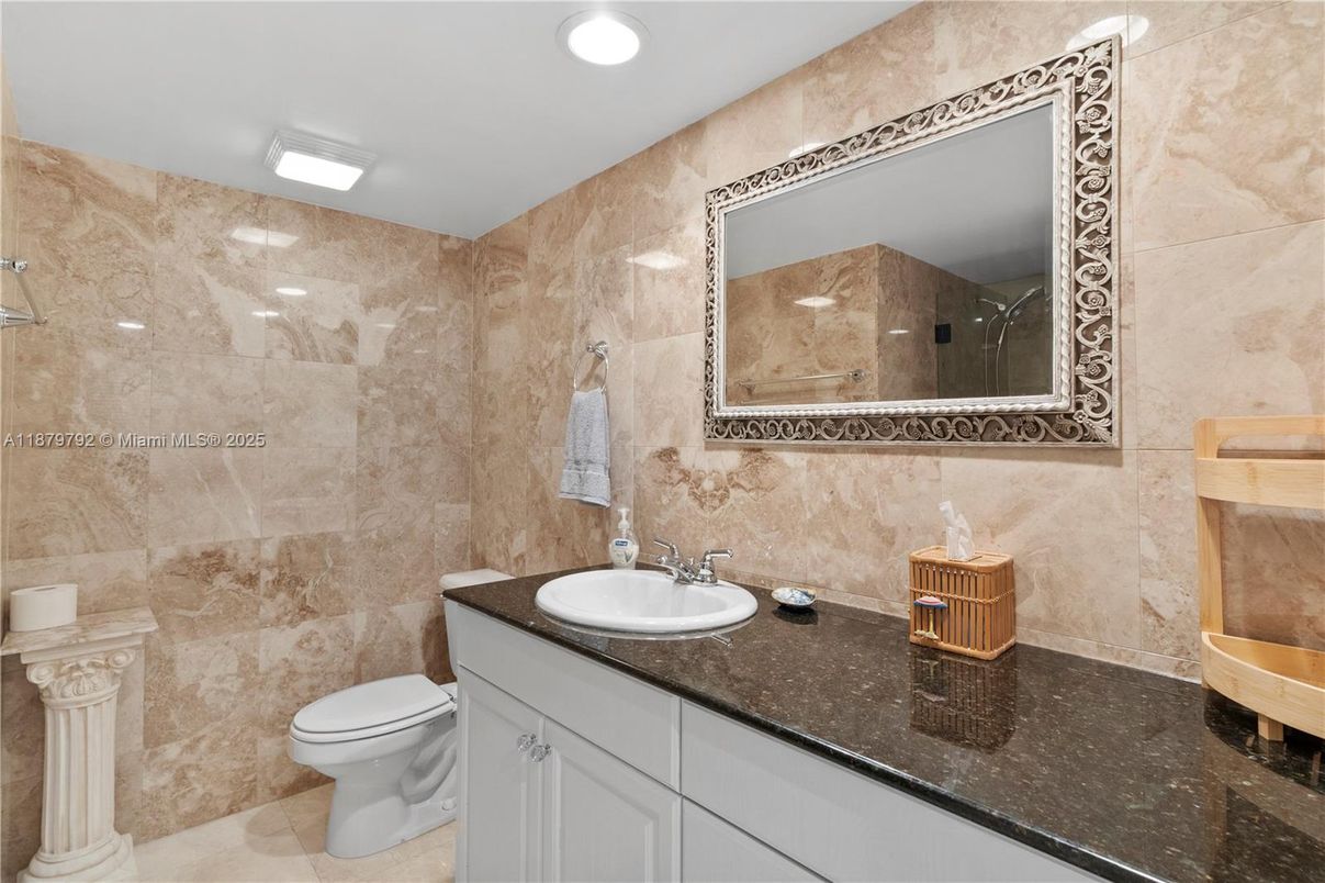 Bathroom, Interior, Recessed Lighting