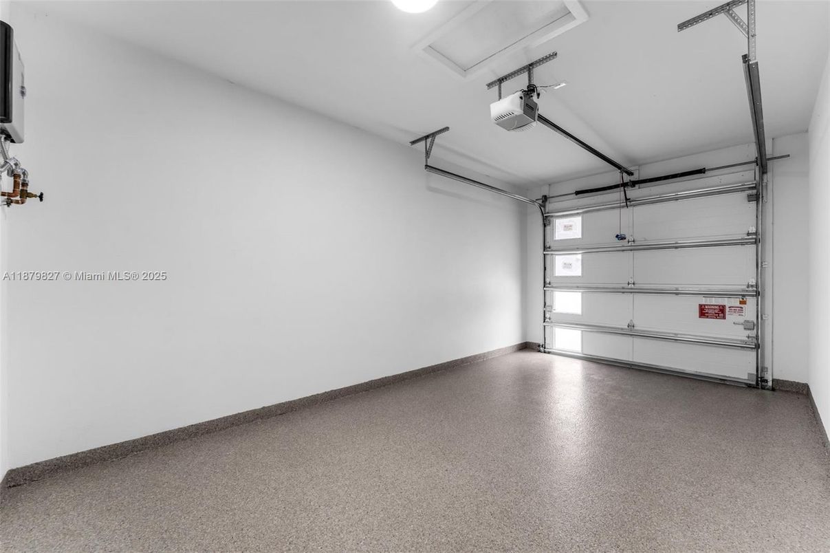 Garage, Interior