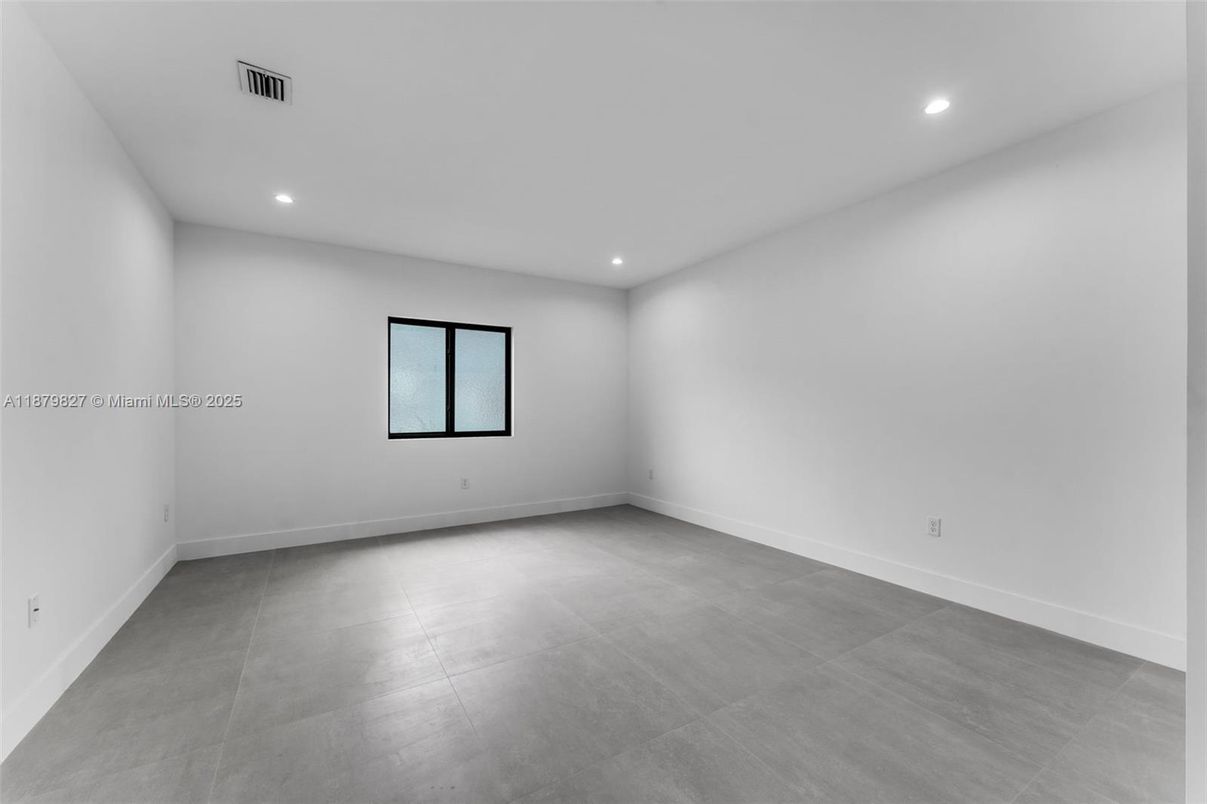 Empty room, Interior, Recessed Lighting