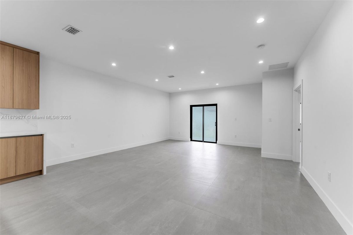 Empty room, Interior, Recessed Lighting