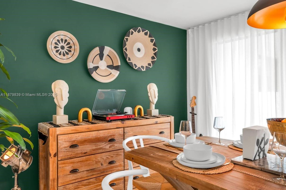 Home Office, Interior