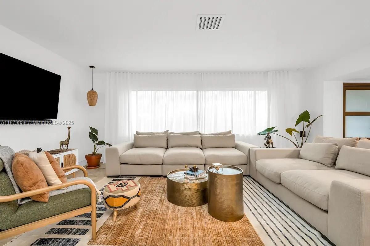 Interior, Living room, Pendant Lights
