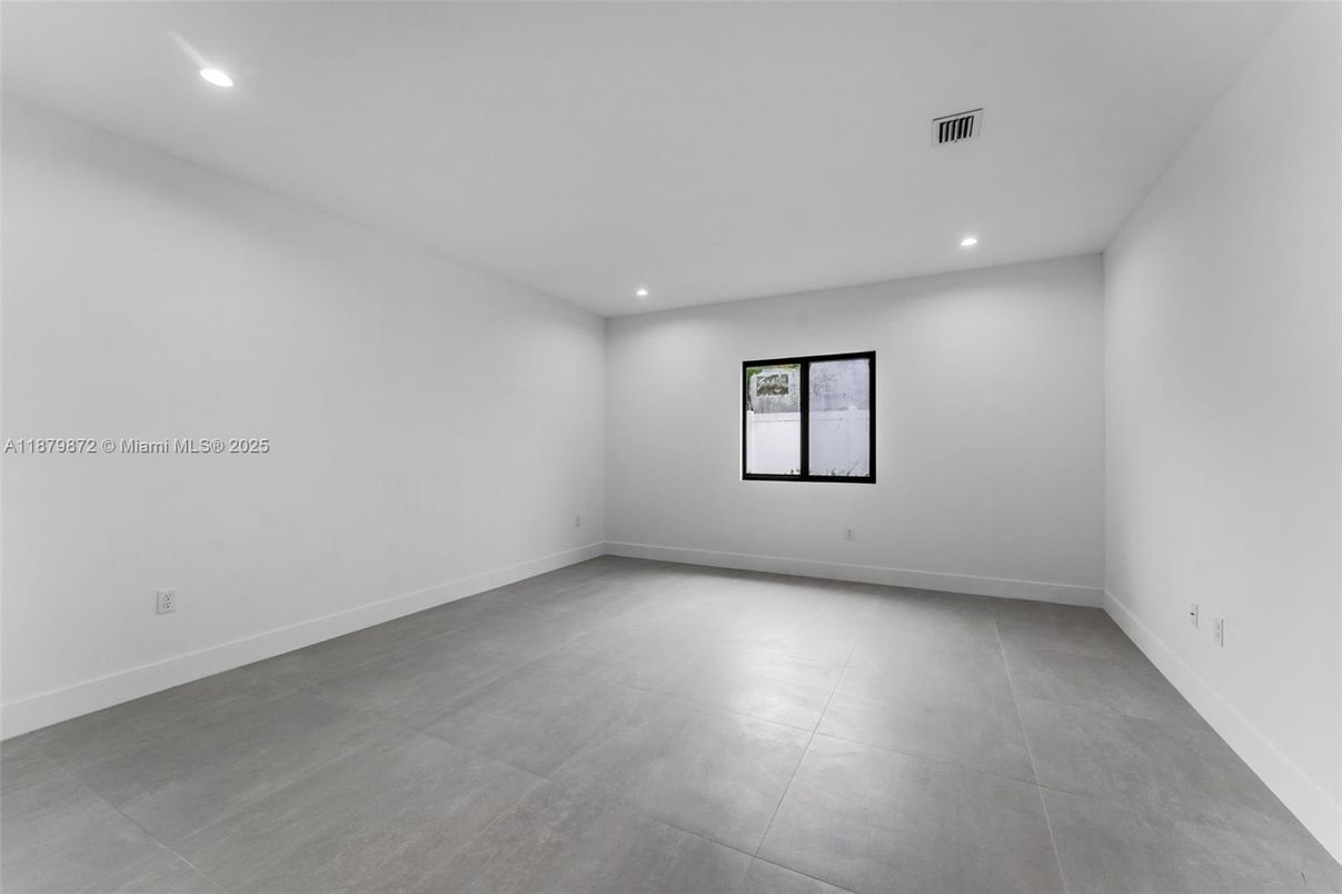 Empty room, Interior, Recessed Lighting