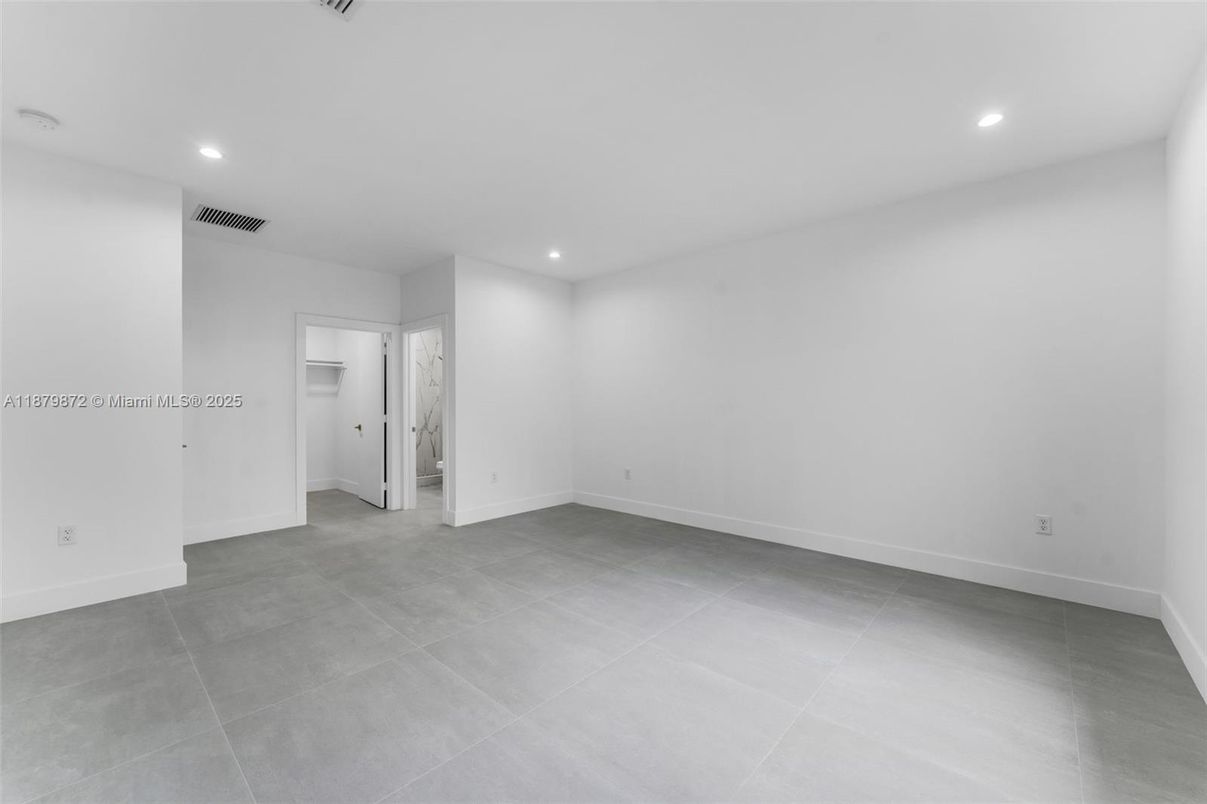 Empty room, Interior, Recessed Lighting