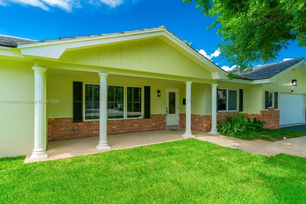 Attached, Exterior, Facade, Brick Facade, Ranch