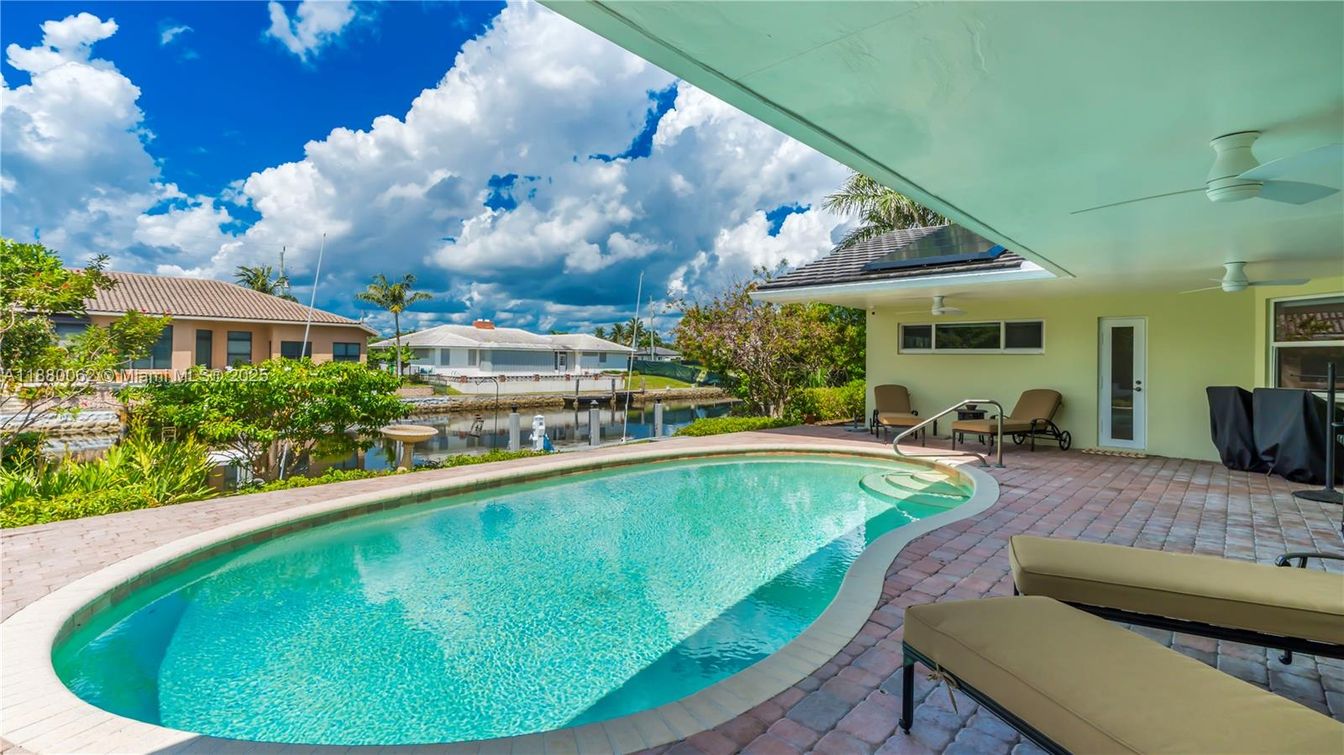 Exterior, Pool, Water