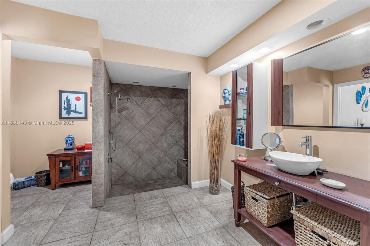 Bathroom, Interior, Recessed Lighting