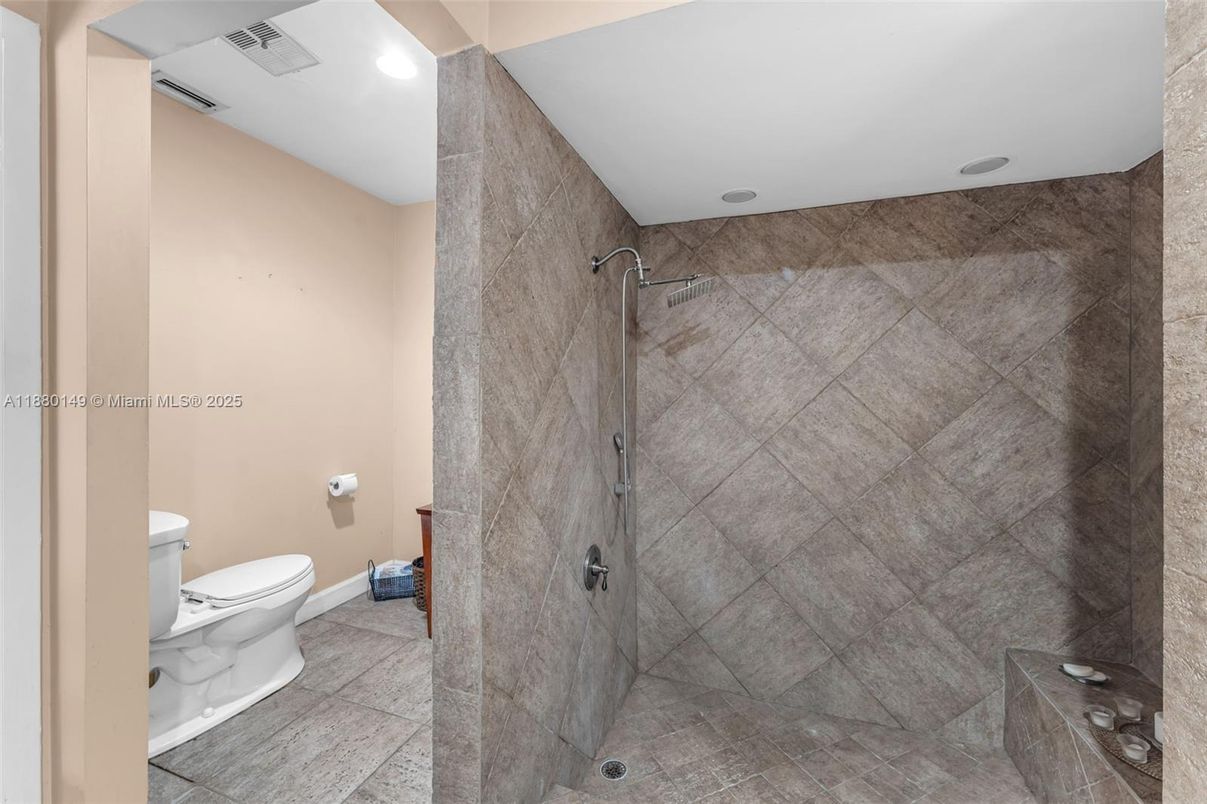 Bathroom, Interior, Recessed Lighting