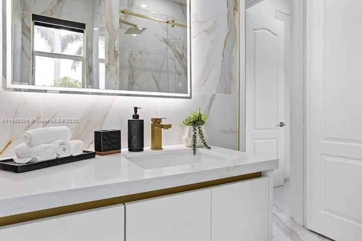 Bathroom, Interior, Marble, Marble Walls