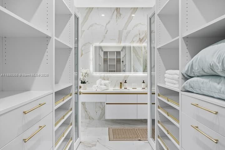 Bathroom, Interior, Marble, Marble Walls, Walk-in Closets