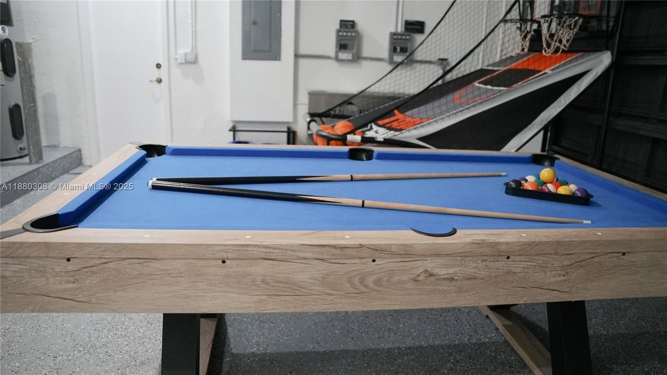 Billiard Table, Game Room, Interior