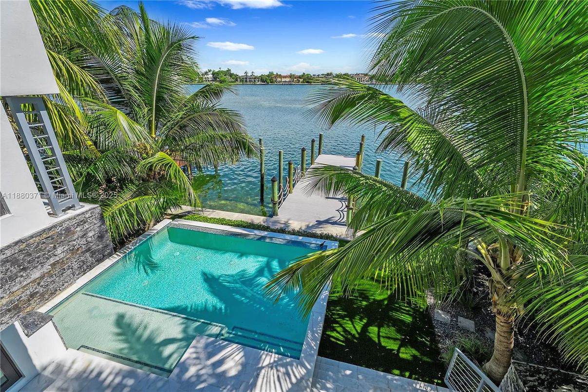 Exterior, Pool, Water